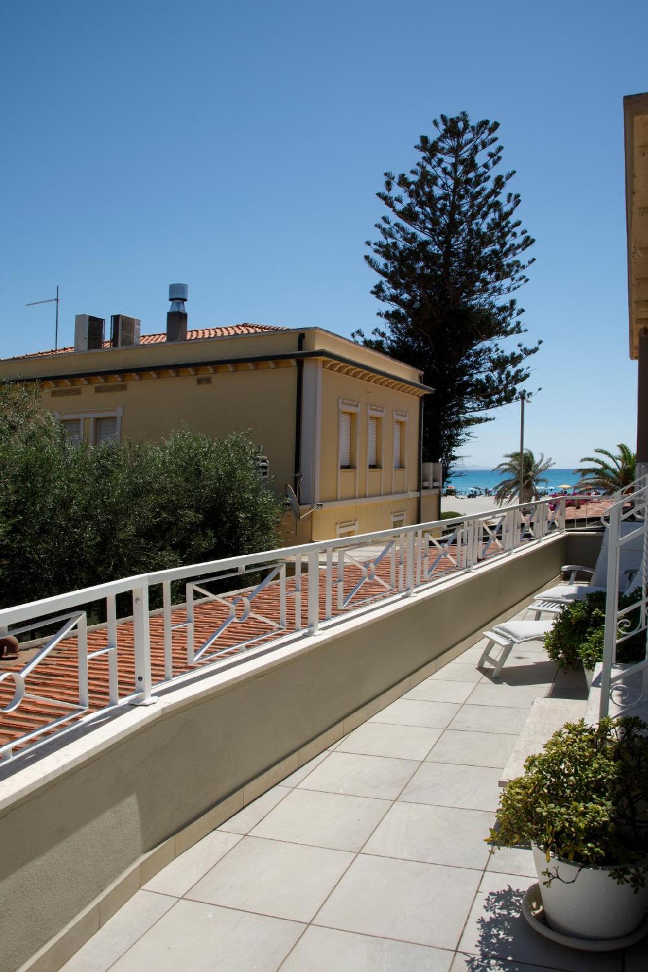 Hotel La Villa Del Mare Cagliari Exterior photo